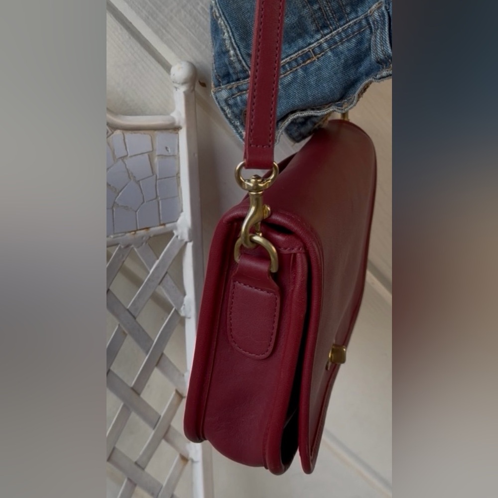 VINTAGE COACH RED LEATHER PENNY POCKET BAG
Style # 9755 - Picture 3 of 17